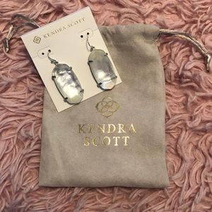 NWT Kendra Scott Silver Ivory Pearl Earrings